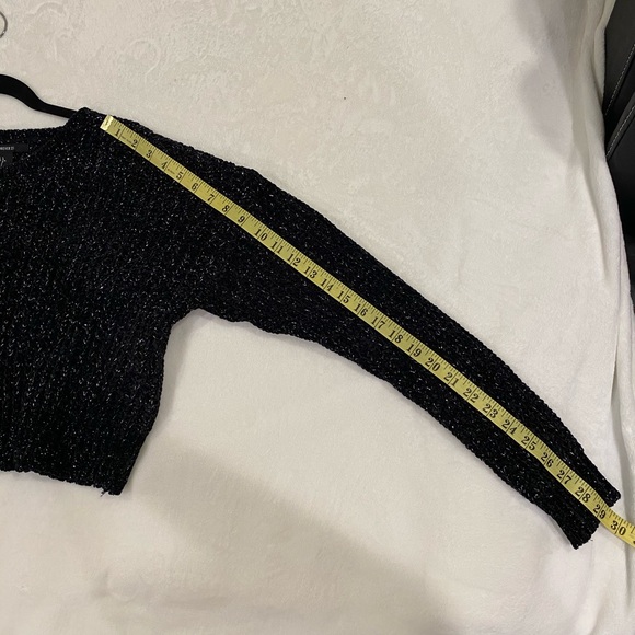 Forever 21 ⭐️2/$25⭐️cropped sweater -black/silver - Picture 4 of 6
